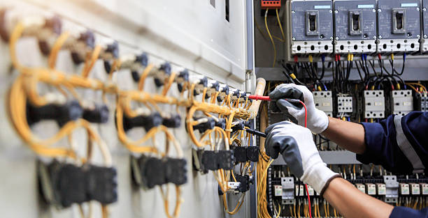 Professional Electrician technician working in Fairbury, IL